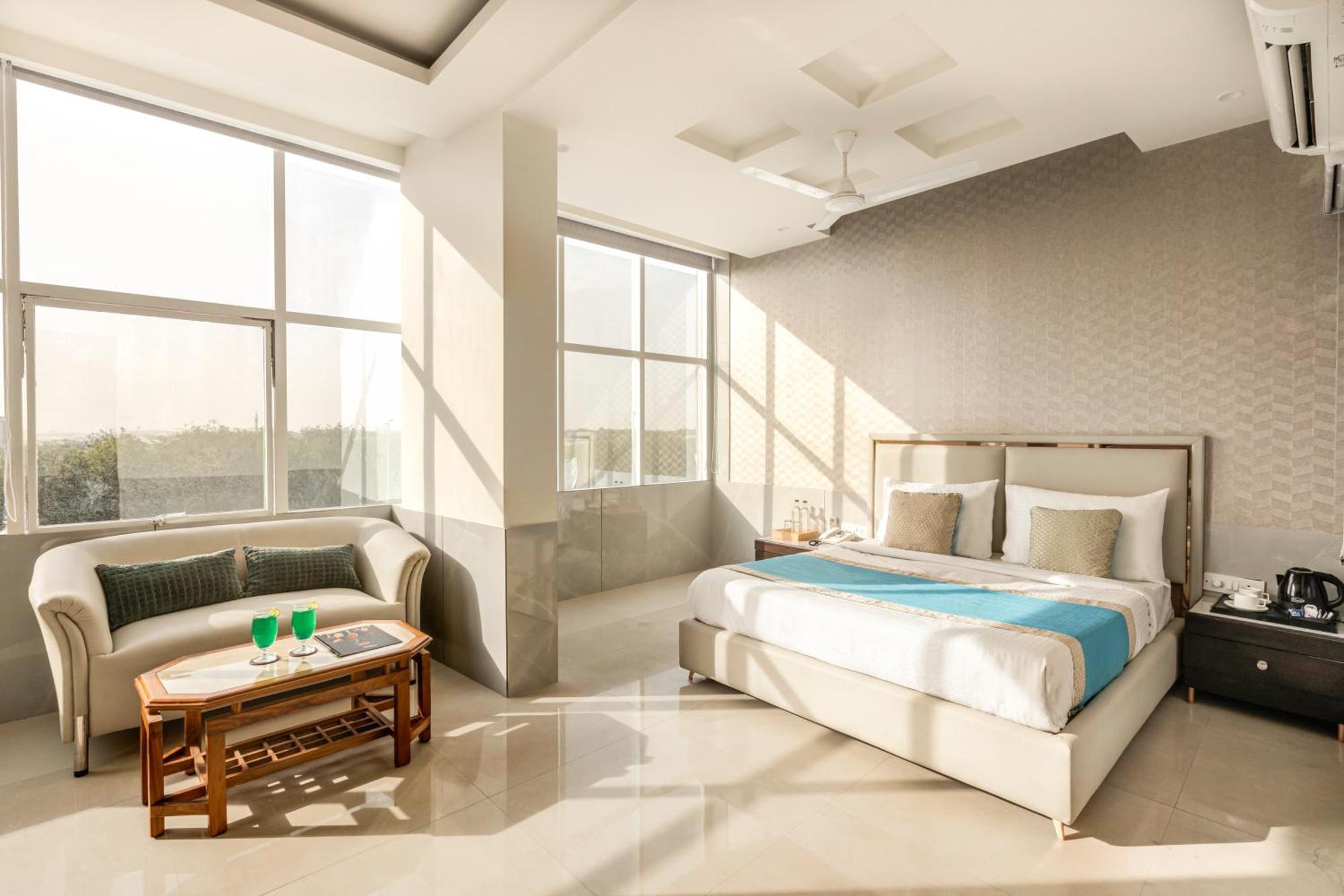 Hotel Aero Star By Star Group New Delhi Bagian luar foto