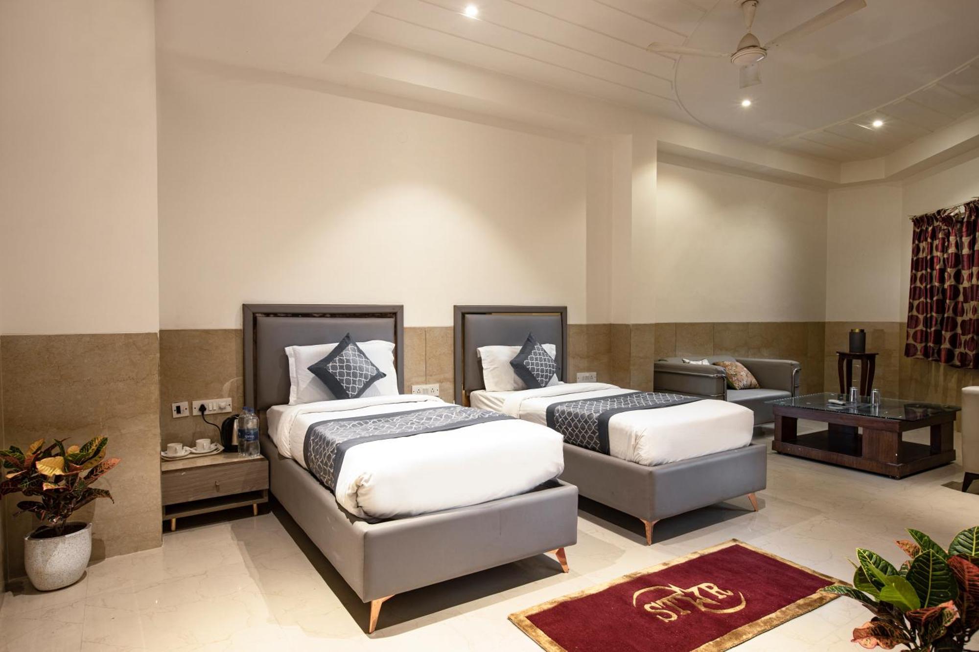 Hotel Aero Star By Star Group New Delhi Bagian luar foto