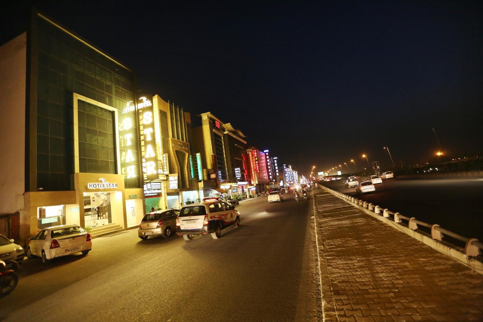 Hotel Aero Star By Star Group New Delhi Bagian luar foto