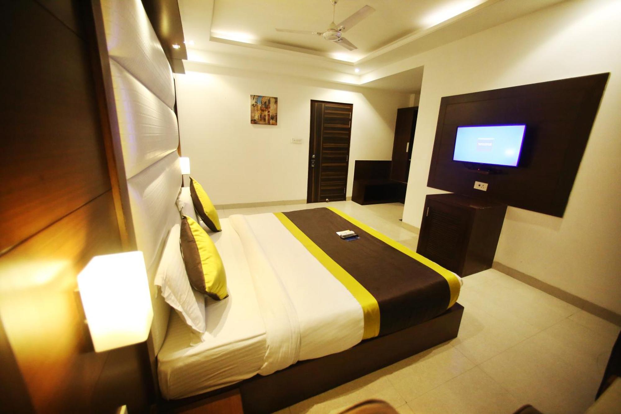 Hotel Aero Star By Star Group New Delhi Bagian luar foto