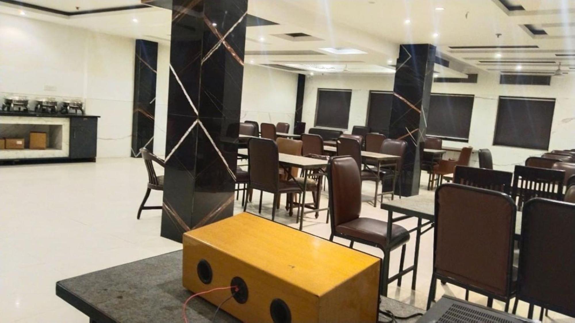 Hotel Aero Star By Star Group New Delhi Bagian luar foto