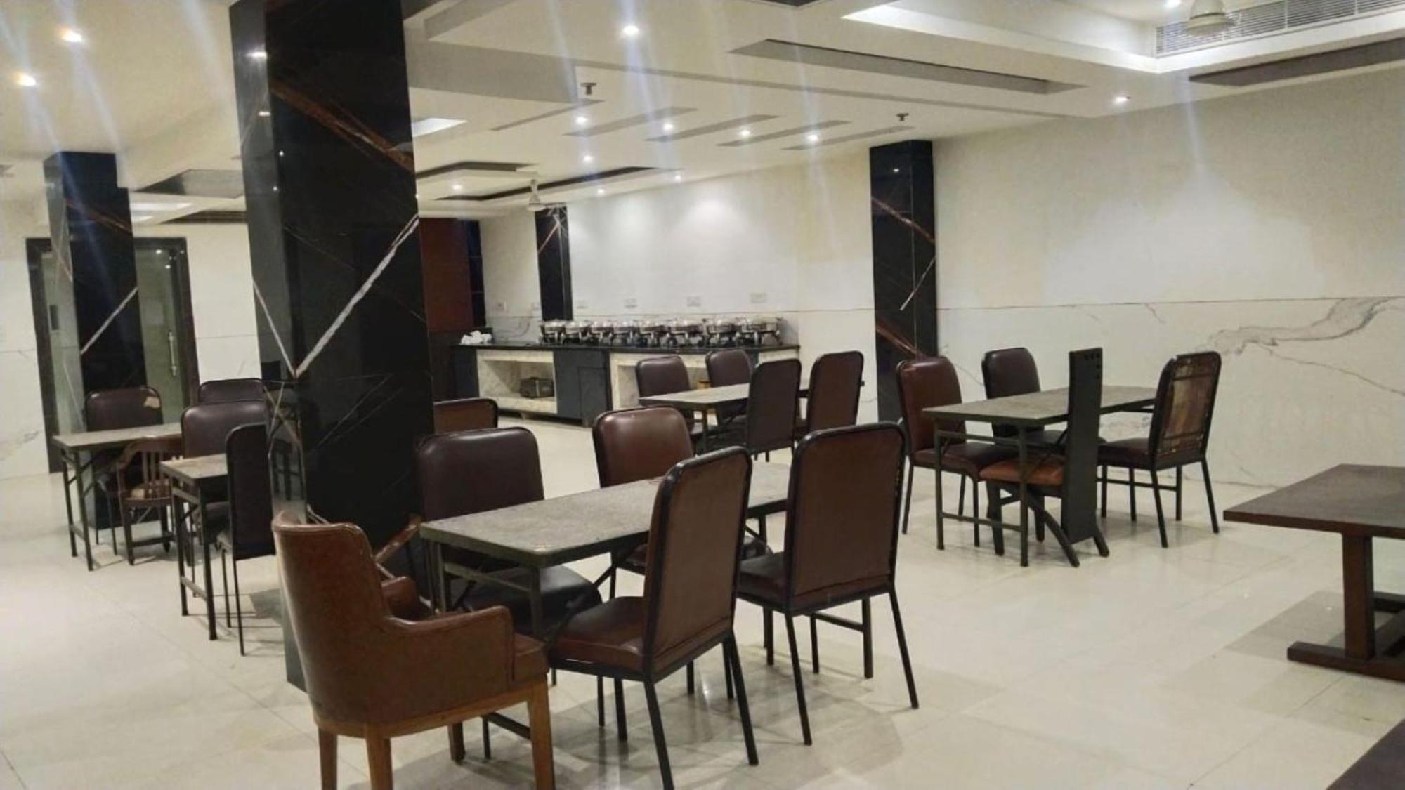 Hotel Aero Star By Star Group New Delhi Bagian luar foto
