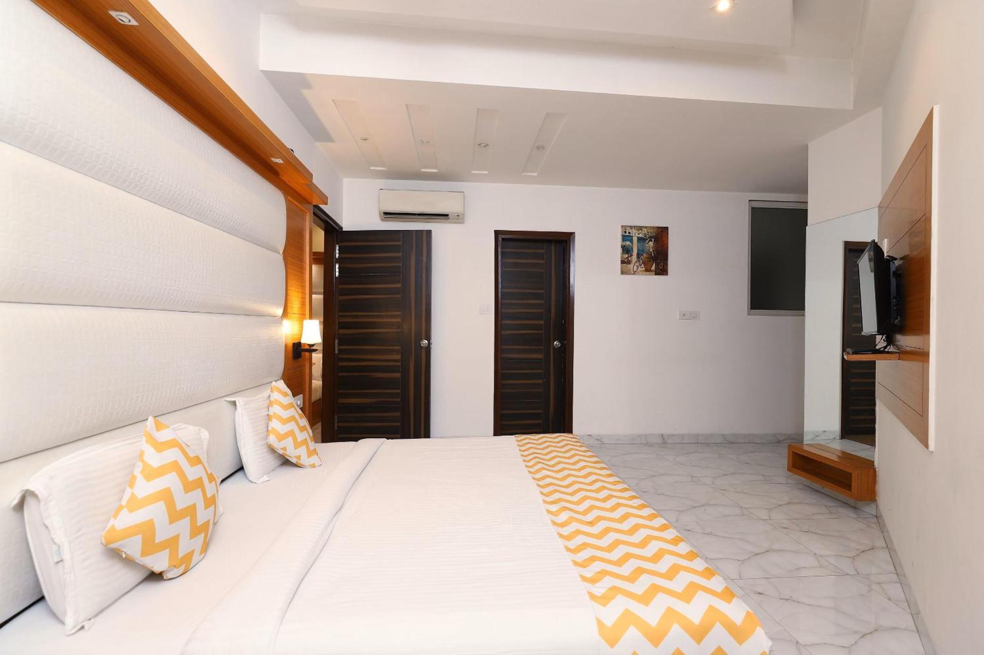 Hotel Aero Star By Star Group New Delhi Bagian luar foto